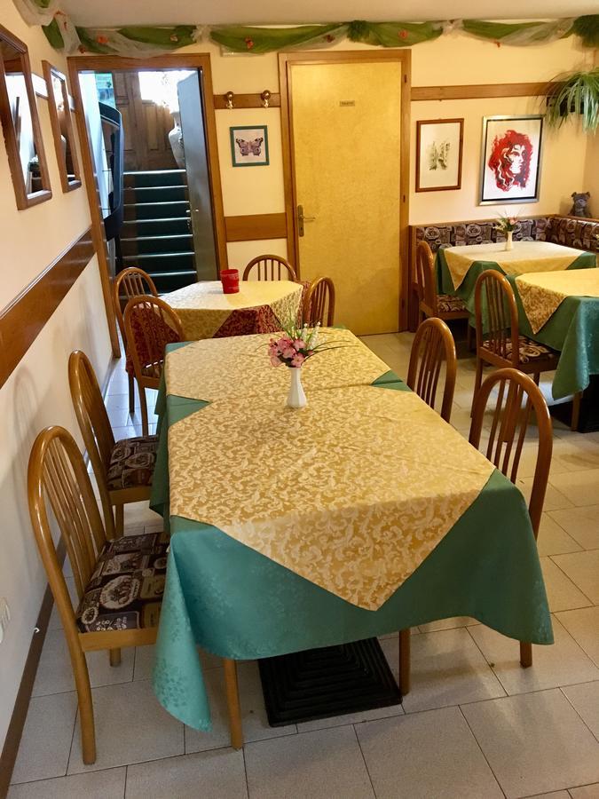 Albergo Meuble Tarandan Forni di Sopra Bagian luar foto