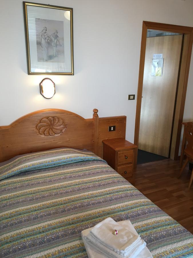 Albergo Meuble Tarandan Forni di Sopra Bagian luar foto